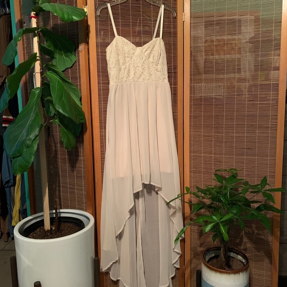 Forever 21 Dresses & Skirts - Small forever 21 soft pink high low dress with lace top.